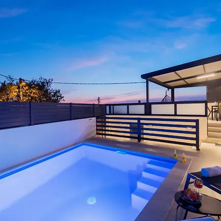 Beautiful In With Private Swimming Pool, Be Inside Or Outside Prázdninový dům *