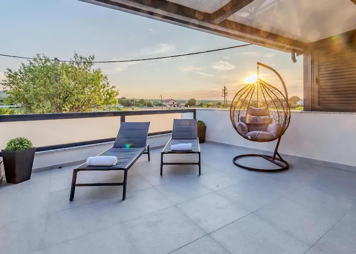 Beautiful In With Private Swimming Pool, Be Inside Or Outside Nyaraló Pridraga