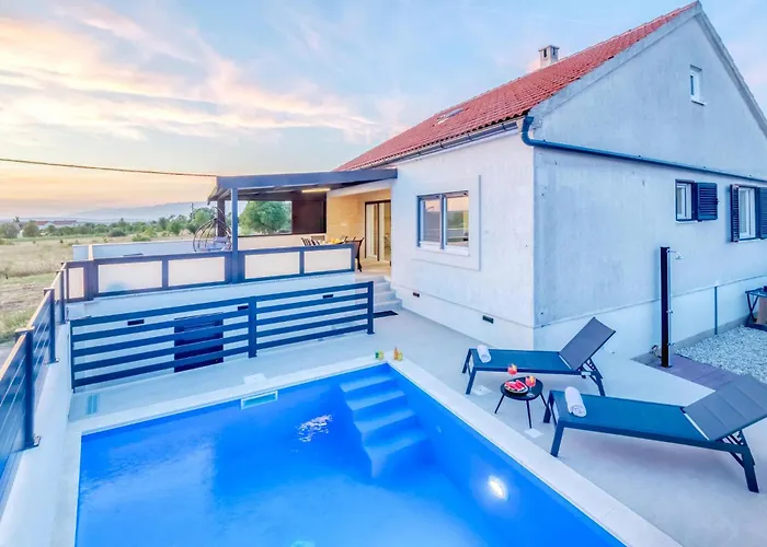 Beautiful In With Private Swimming Pool, Be Inside Or Outside Pridraga