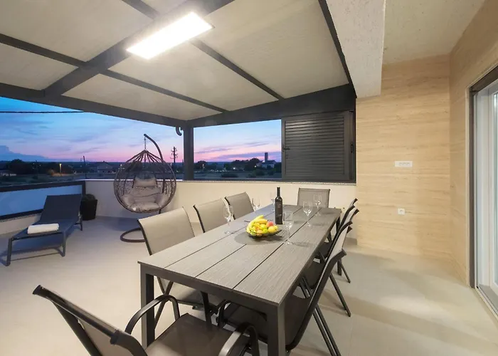 Beautiful In With Private Swimming Pool, Be Inside Or Outside Nyaraló