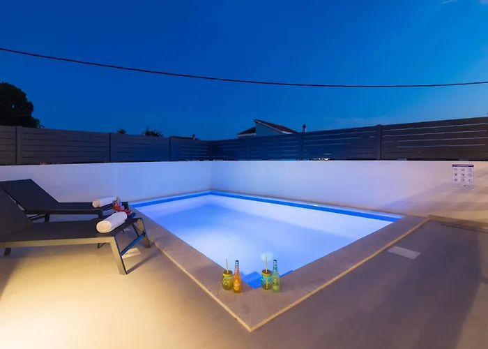 Nyaraló Beautiful In With Private Swimming Pool, Be Inside Or Outside Pridraga