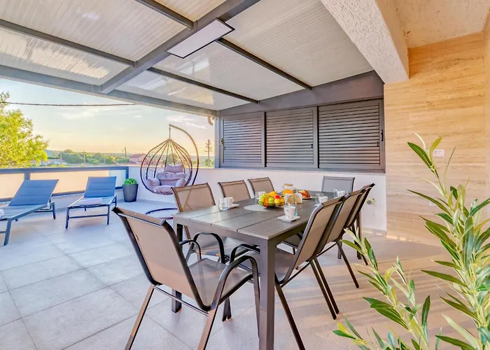 Nyaraló Beautiful In With Private Swimming Pool, Be Inside Or Outside *